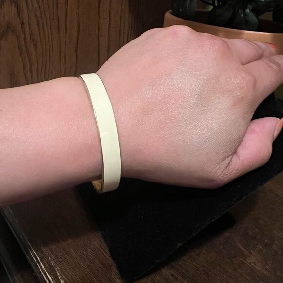 Vintage Mid Century Mod Crown Trifari Cream Enamel and Gold Tone Bracelet - Picture 1 of 4